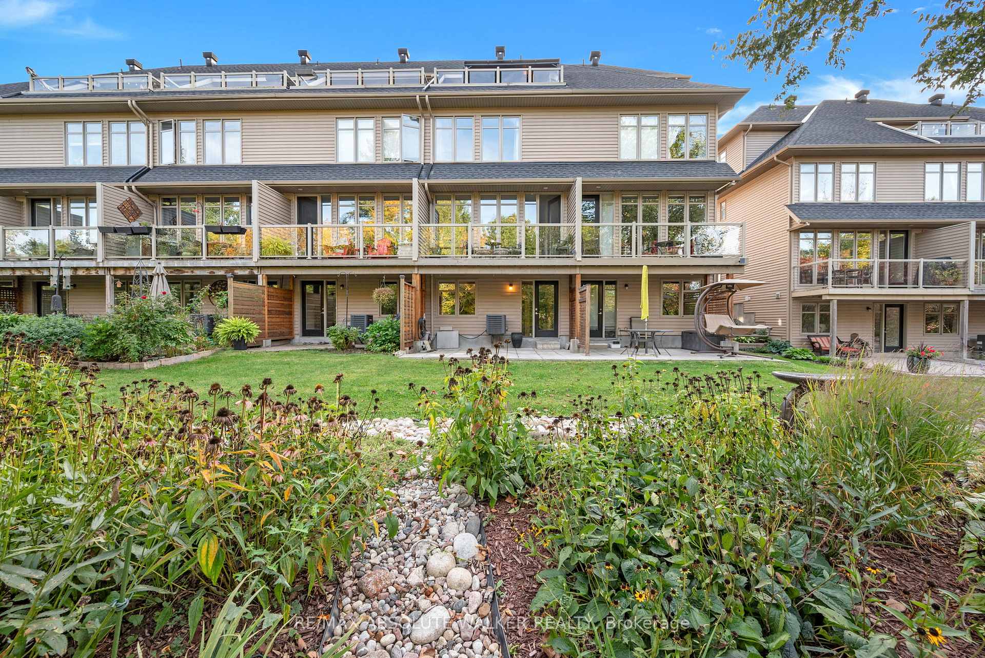 Photo 4 of 49 Aveia Private, Ottawa, Springridge/East Village — HOMEH