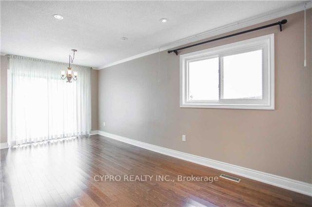 Photo 2 of 22 Eugenia Court, Markham, Markville — HOMEH