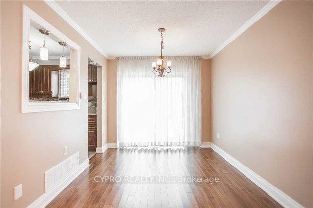 Photo 3 of 22 Eugenia Court, Markham, Markville — HOMEH