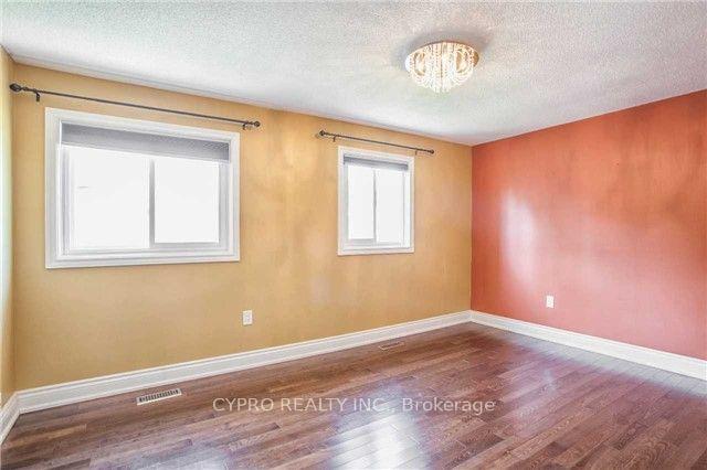 Photo 5 of 22 Eugenia Court, Markham, Markville — HOMEH