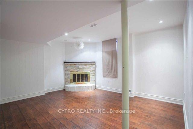 Photo 7 of 22 Eugenia Court, Markham, Markville — HOMEH