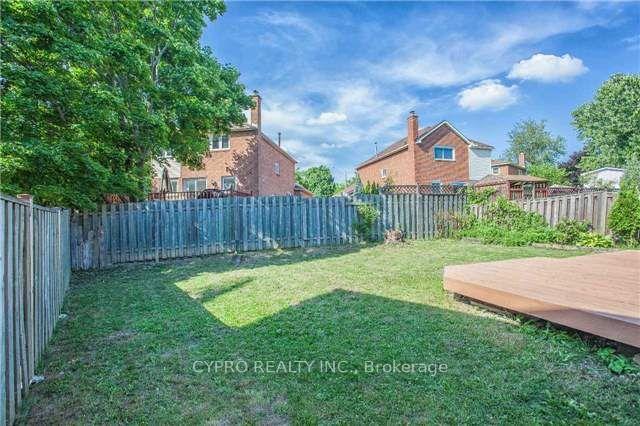 Photo 9 of 22 Eugenia Court, Markham, Markville — HOMEH