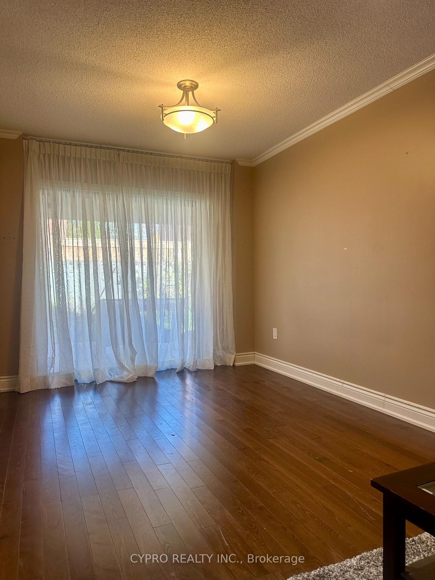 Photo 10 of 22 Eugenia Court, Markham, Markville — HOMEH