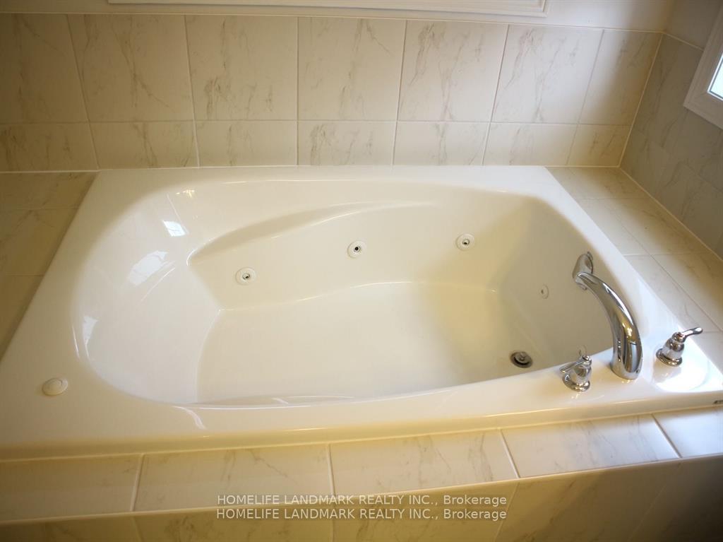 Photo 11 of 105 Decast Crescent, Markham, Box Grove — HOMEH