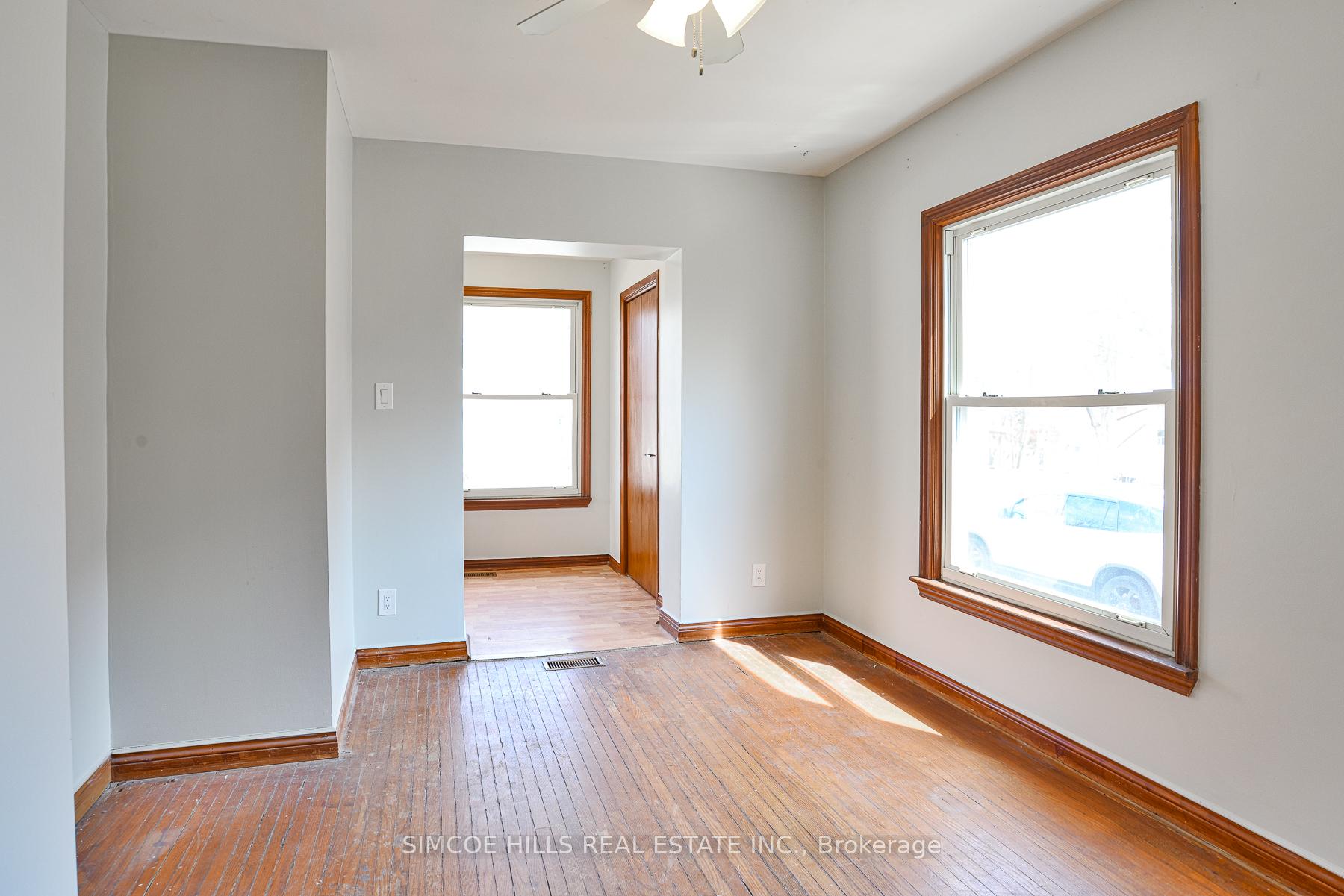 Photo 4 of 113 Douglas Street, Orillia — HOMEH