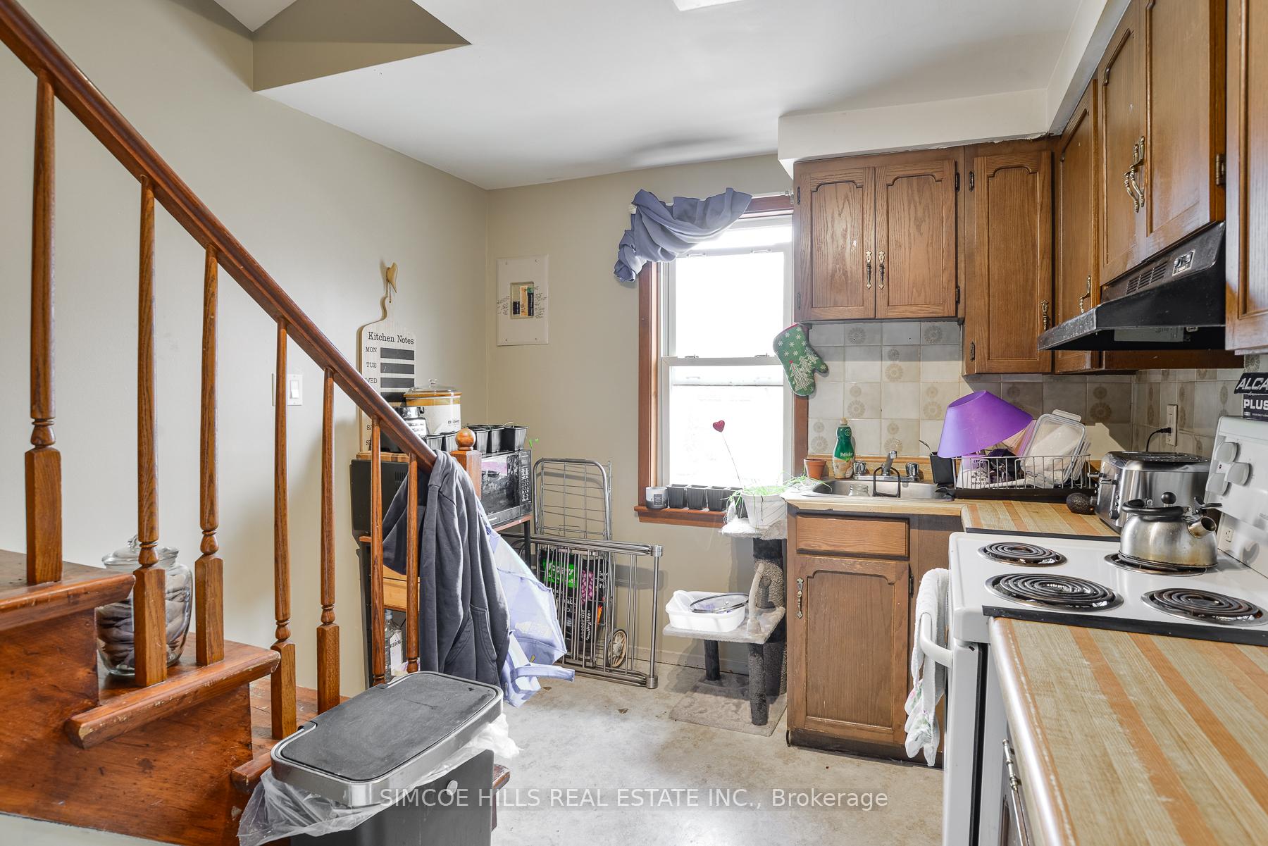Photo 12 of 113 Douglas Street, Orillia — HOMEH