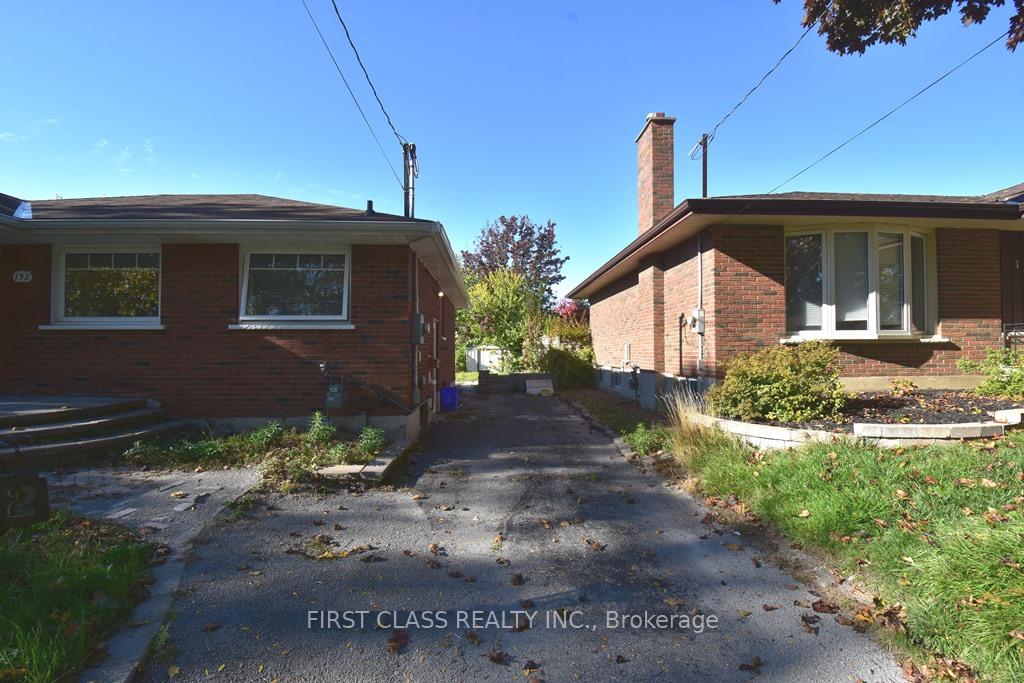 Photo 2 of 152 Eastmount Street, Oshawa, Eastdale — HOMEH