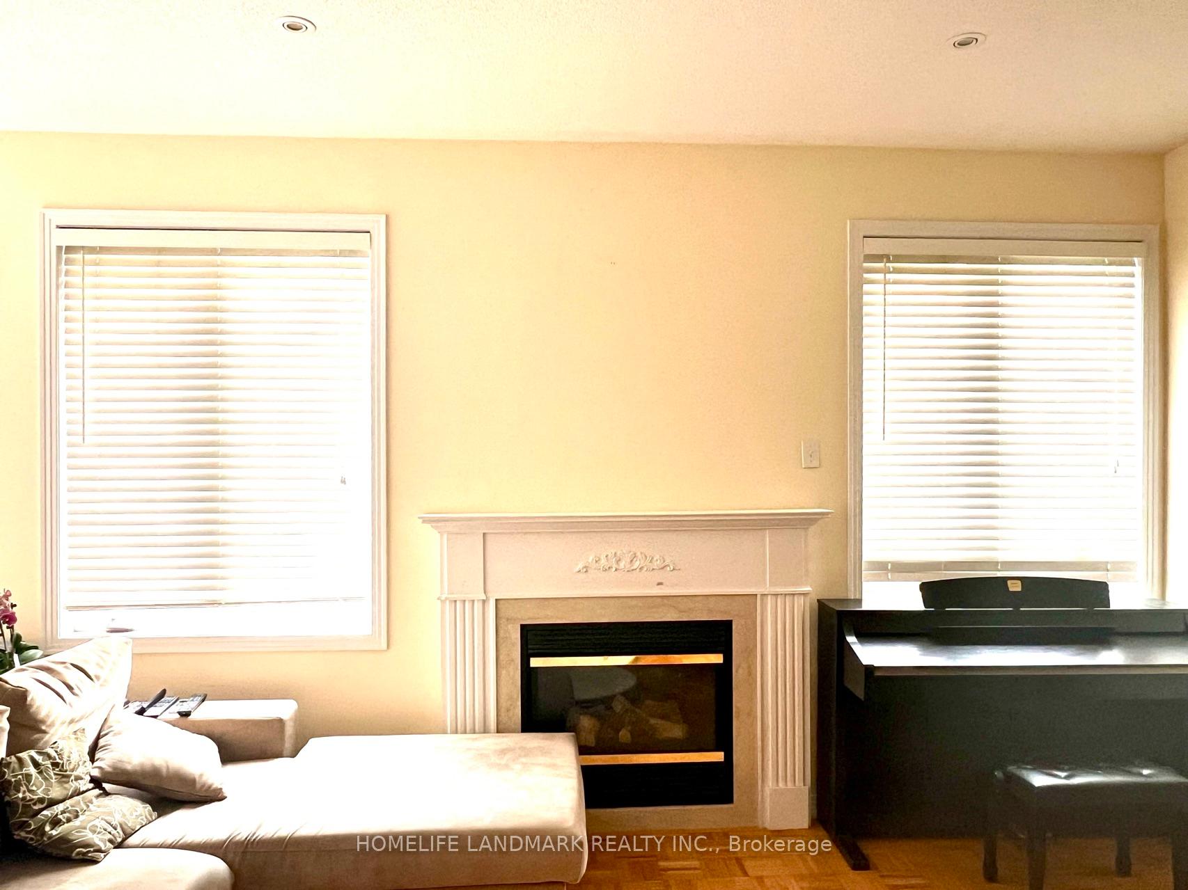 Photo 4 of 68 Lakespring Drive, Markham, Cachet — HOMEH