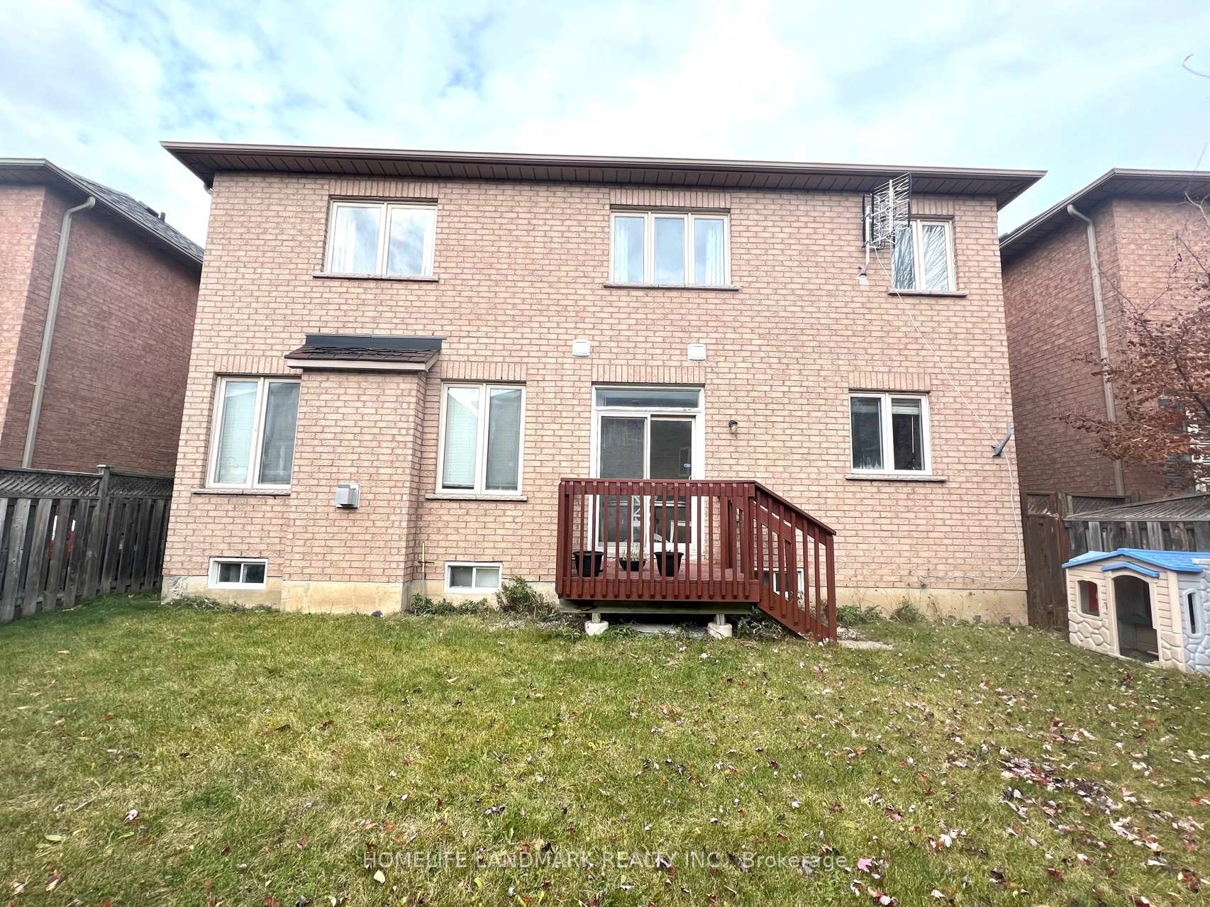 Photo 5 of 68 Lakespring Drive, Markham, Cachet — HOMEH