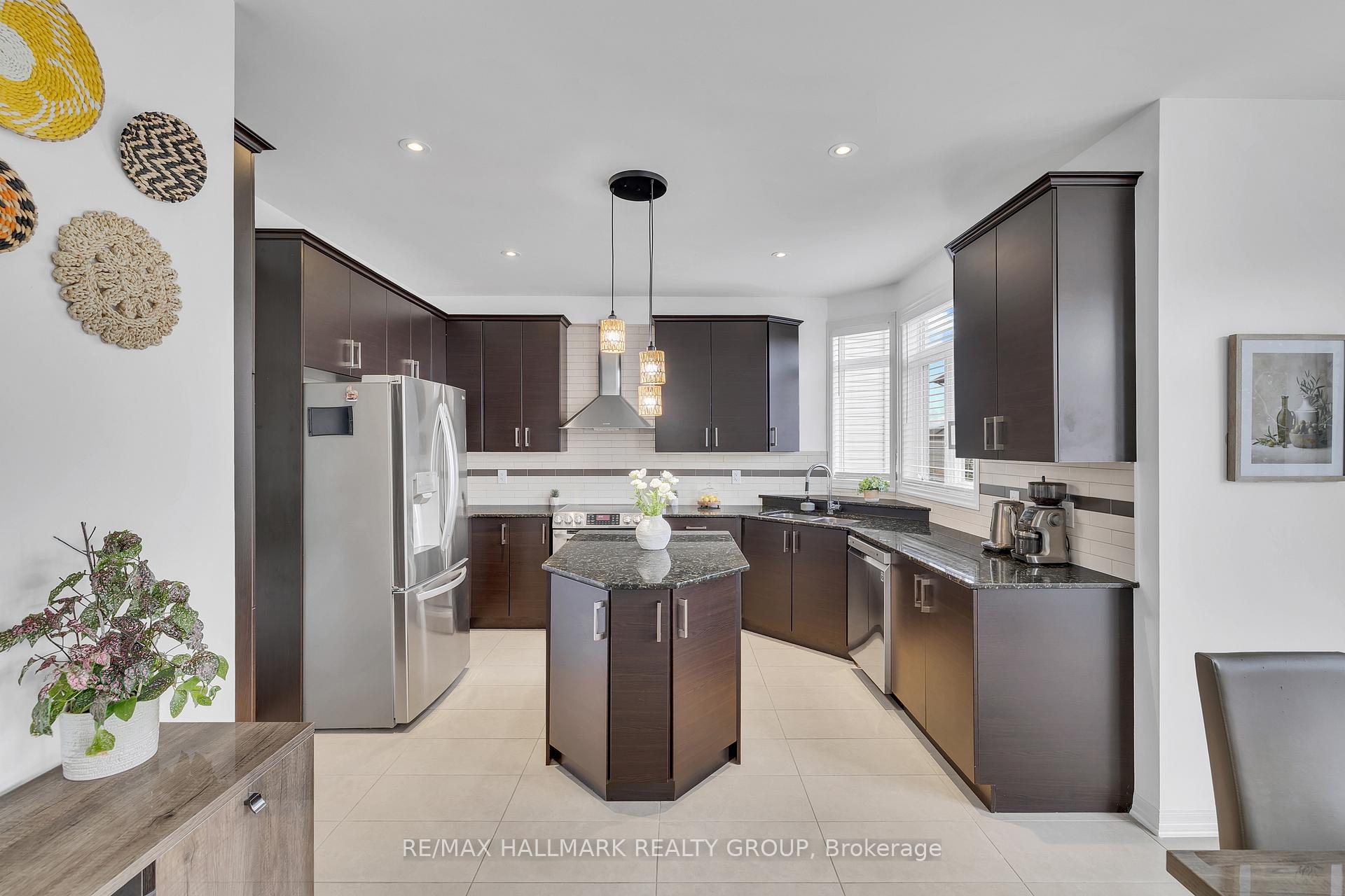Photo 10 of 418 Dovehaven Street, Ottawa, Mer Bleue/Bradley Estates/Anderson Park — HOMEH