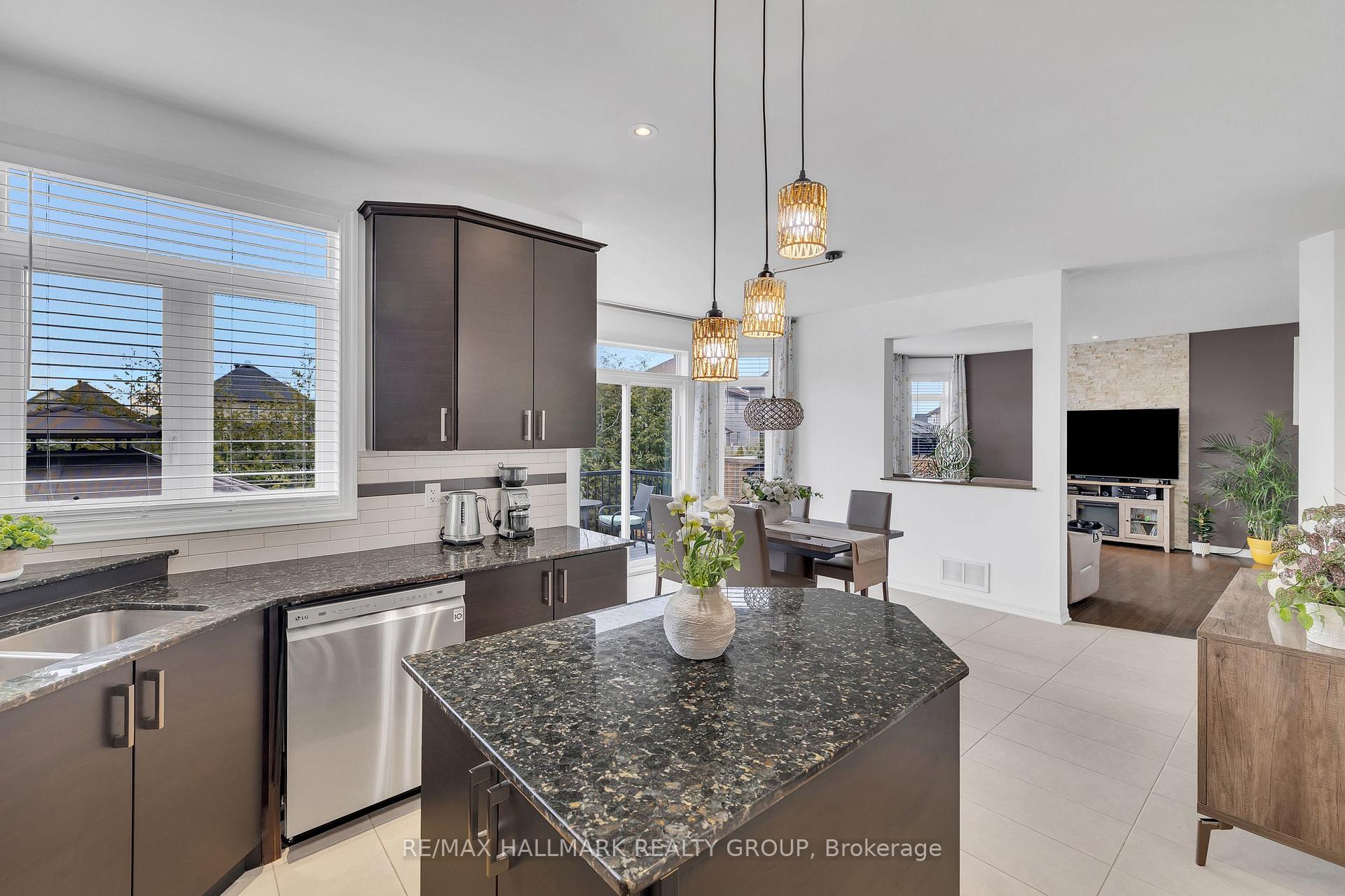 Photo 12 of 418 Dovehaven Street, Ottawa, Mer Bleue/Bradley Estates/Anderson Park — HOMEH