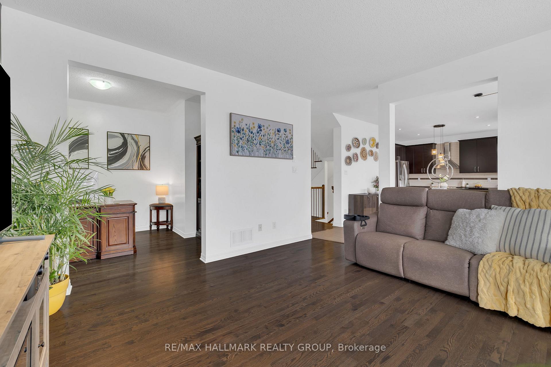 Photo 13 of 418 Dovehaven Street, Ottawa, Mer Bleue/Bradley Estates/Anderson Park — HOMEH