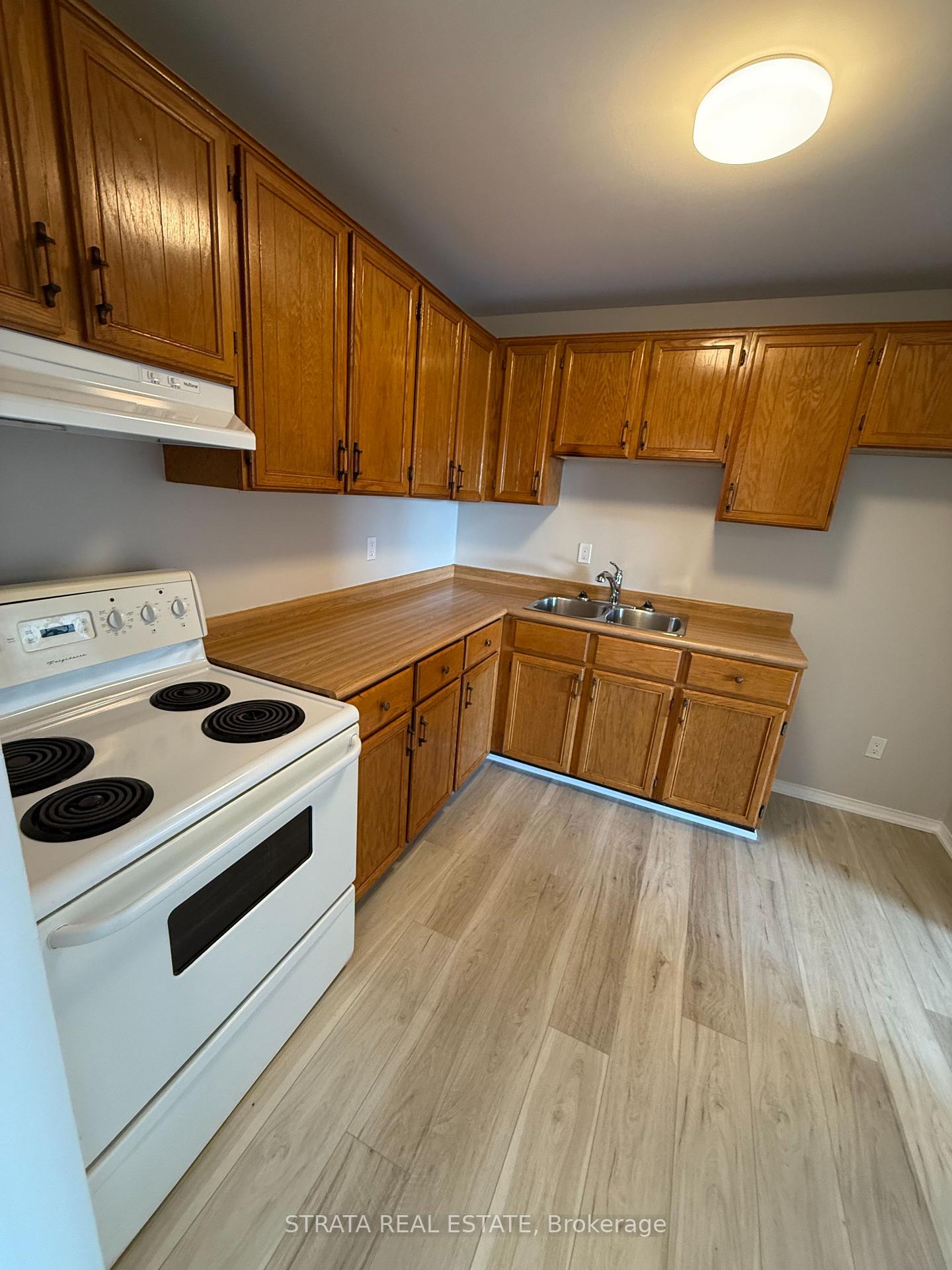 Photo 11 of Unit 5, 338 Malaga Road, Oshawa, Lakeview — HOMEH