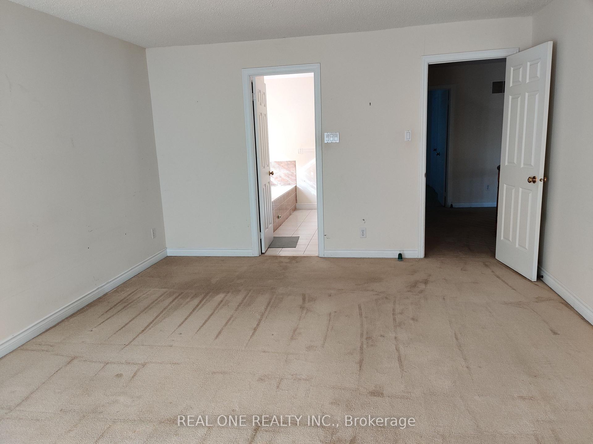 Photo 10 of 26 Addington Square, Markham, Unionville — HOMEH