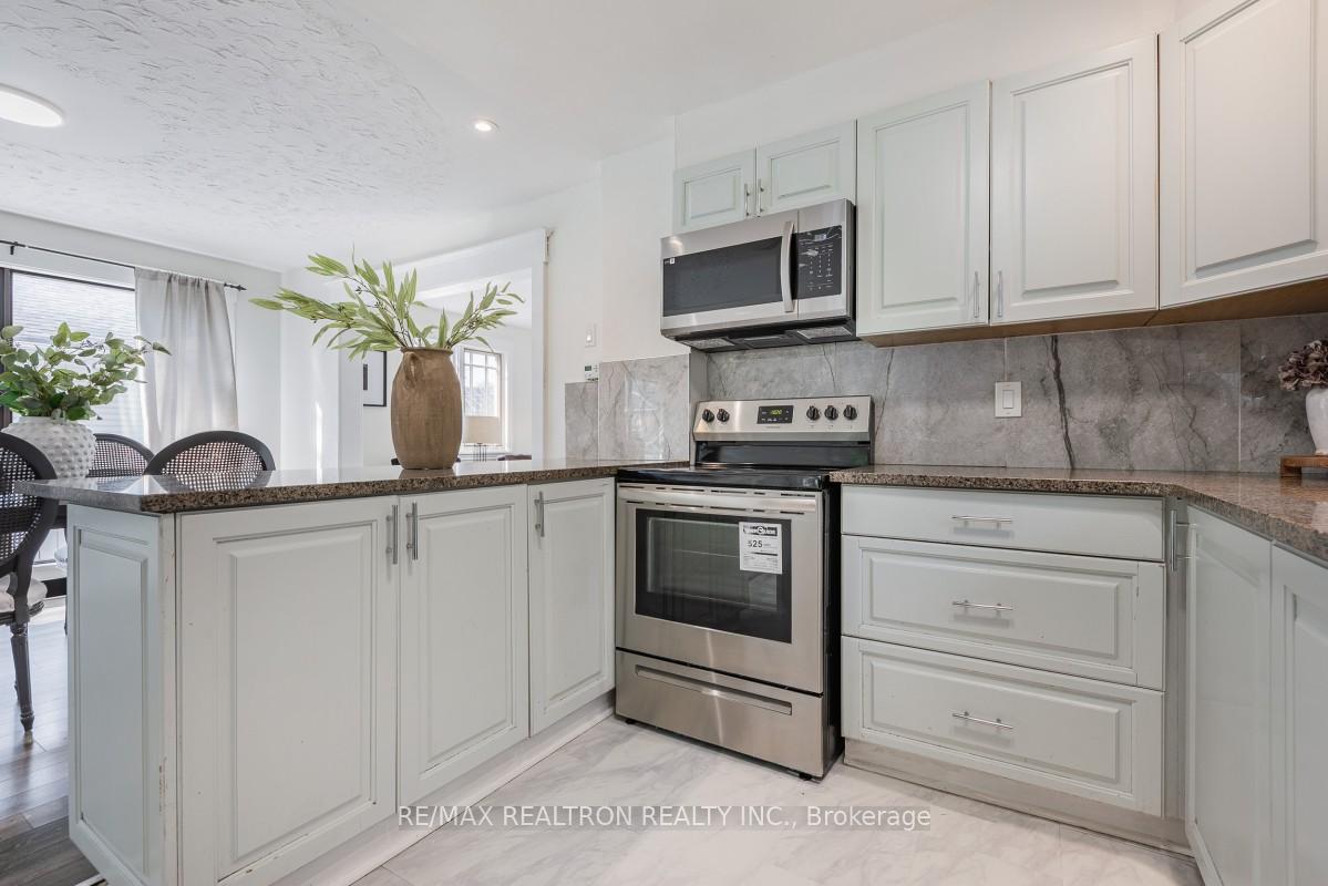 Photo 13 of 207 Centre Street N, Oshawa, O'Neill — HOMEH