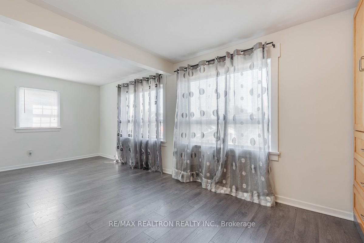 Photo 20 of 207 Centre Street N, Oshawa, O'Neill — HOMEH
