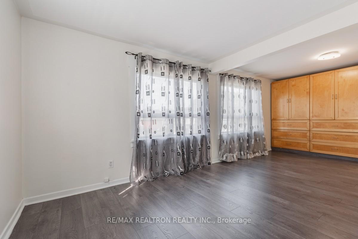 Photo 22 of 207 Centre Street N, Oshawa, O'Neill — HOMEH