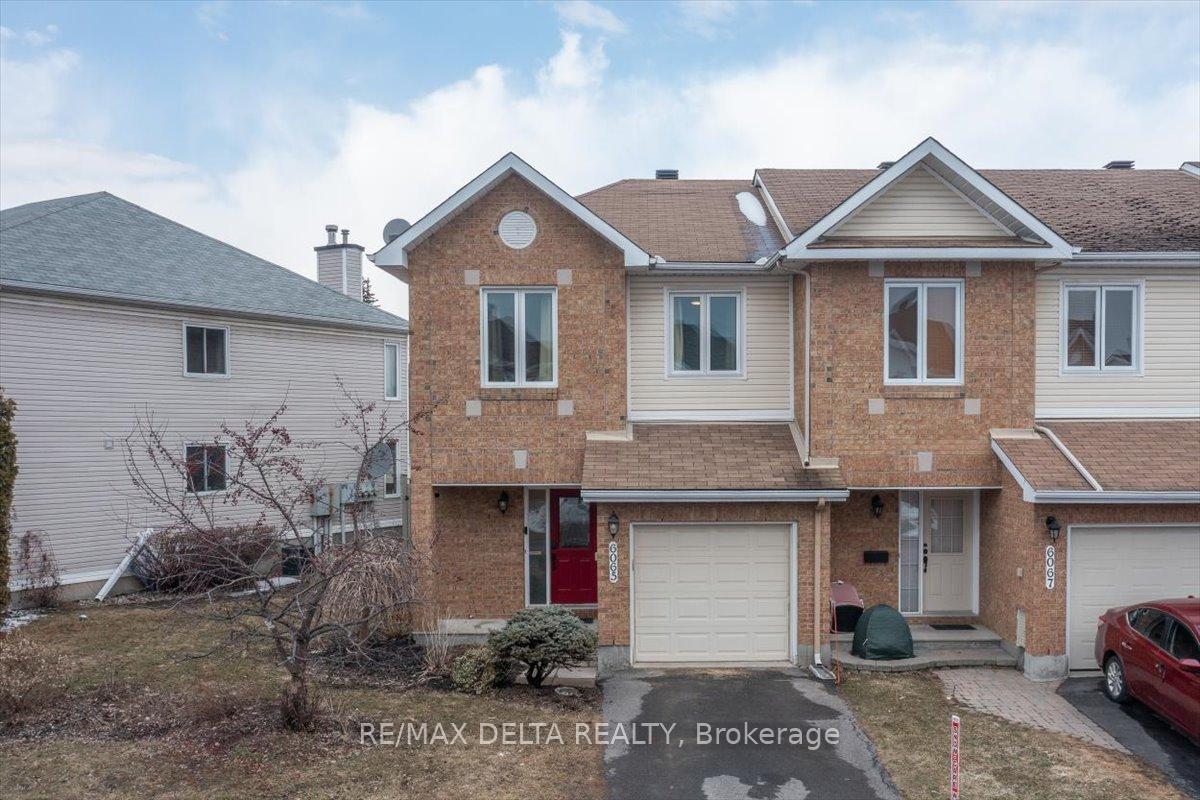 Front of 6065 Pineglade Crescent