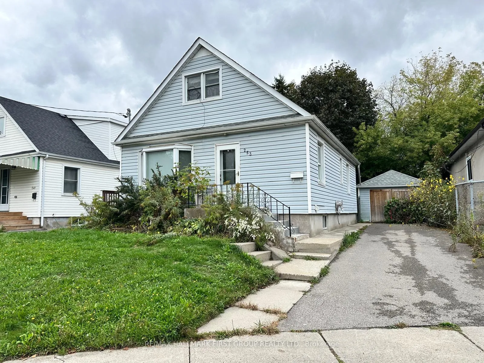Photo 1 of 253 Sinclair Avenue, Oshawa, Vanier — HOMEH
