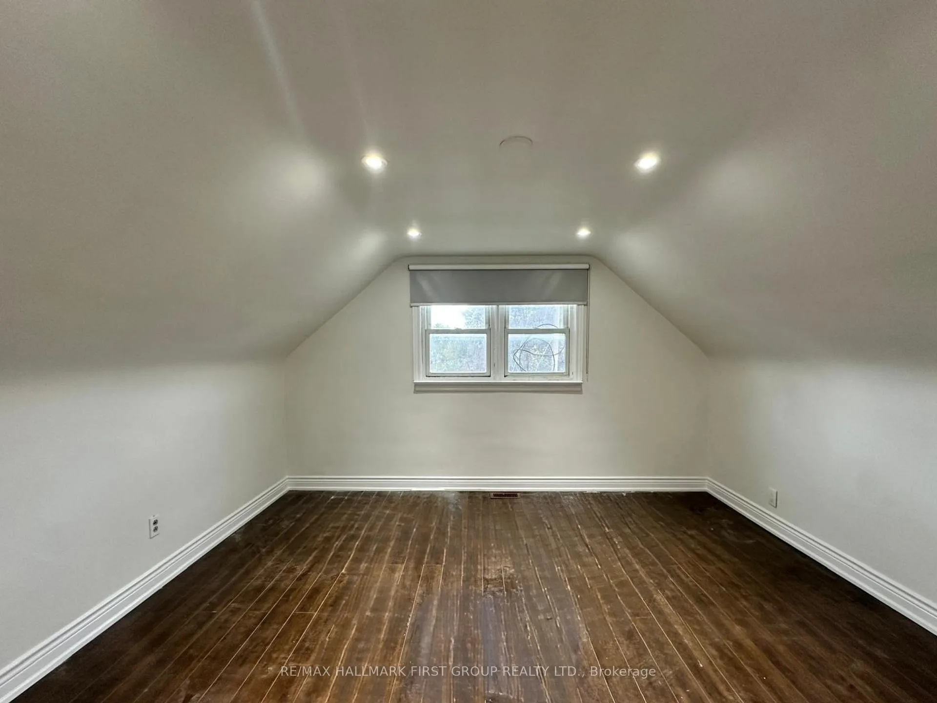 Photo 2 of 253 Sinclair Avenue, Oshawa, Vanier — HOMEH