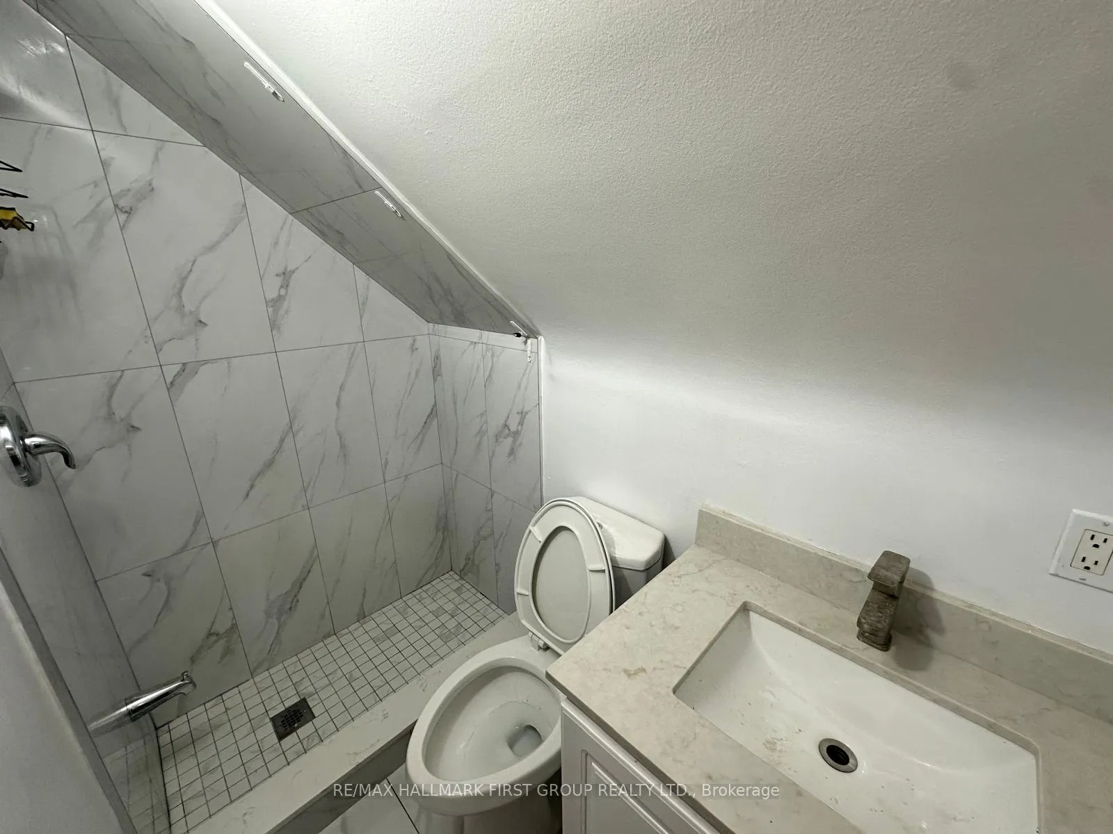 Photo 3 of 253 Sinclair Avenue, Oshawa, Vanier — HOMEH
