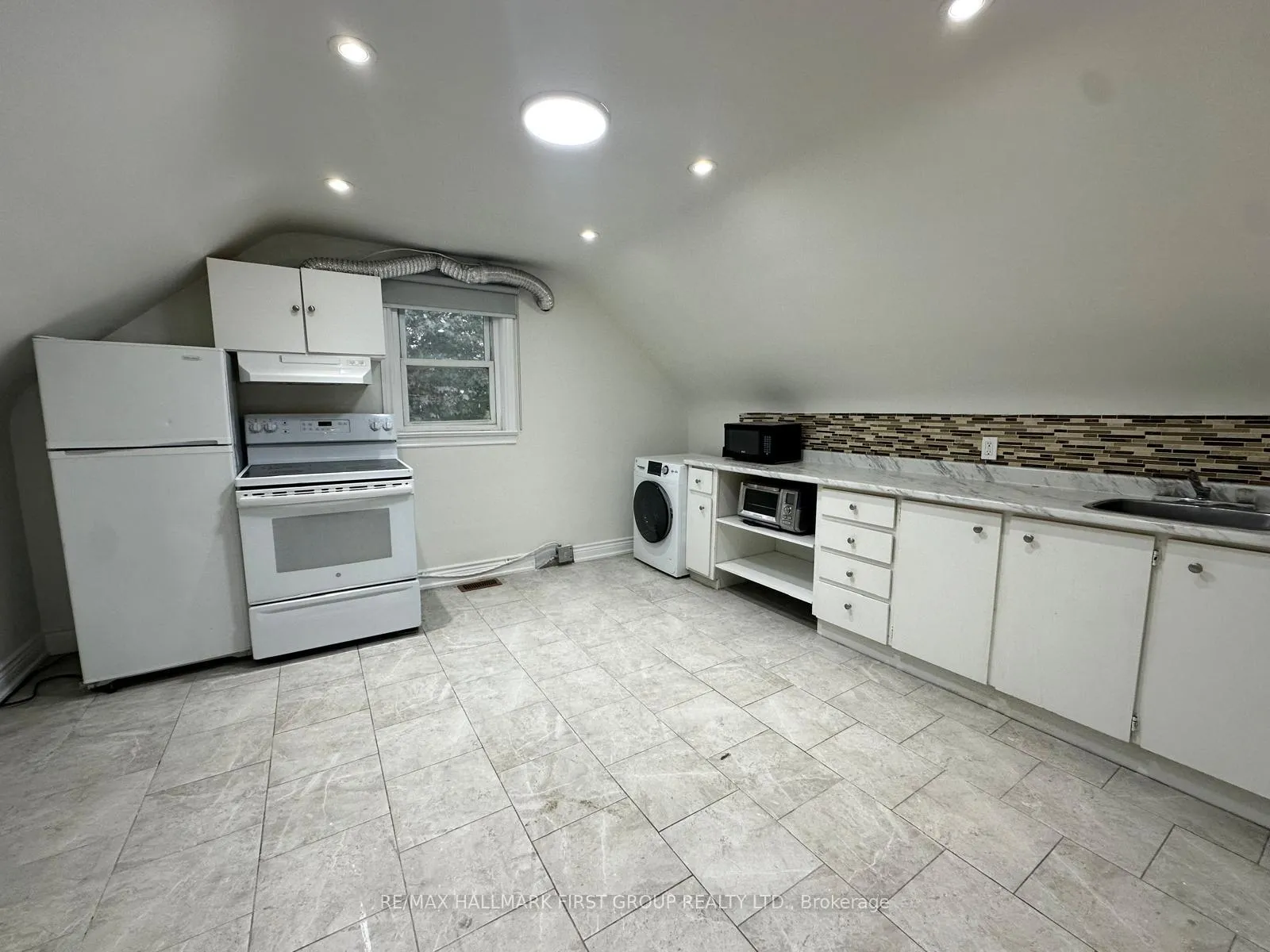 Photo 5 of 253 Sinclair Avenue, Oshawa, Vanier — HOMEH
