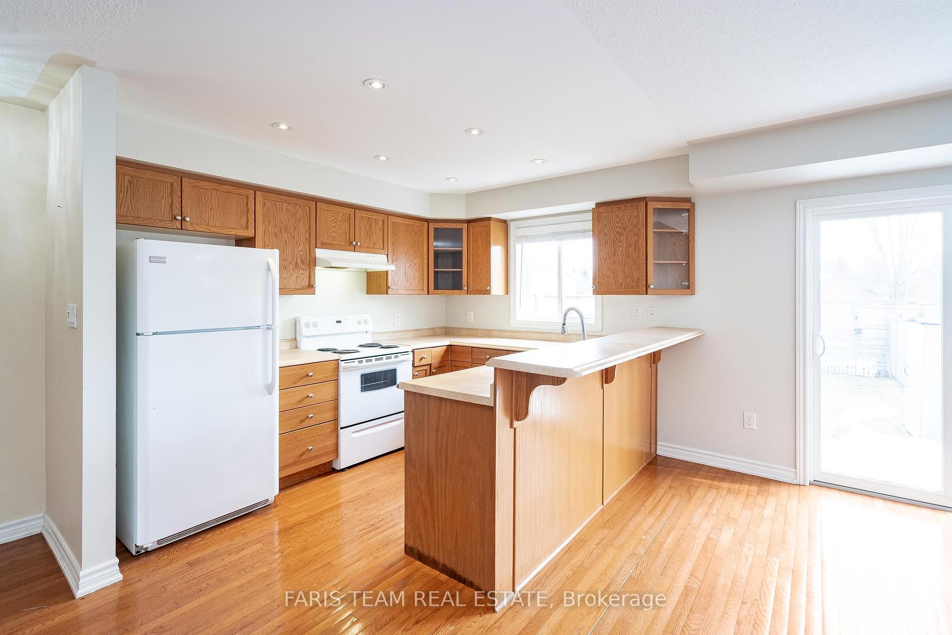 Photo 4 of 68 Michelle Drive, Orillia — HOMEH