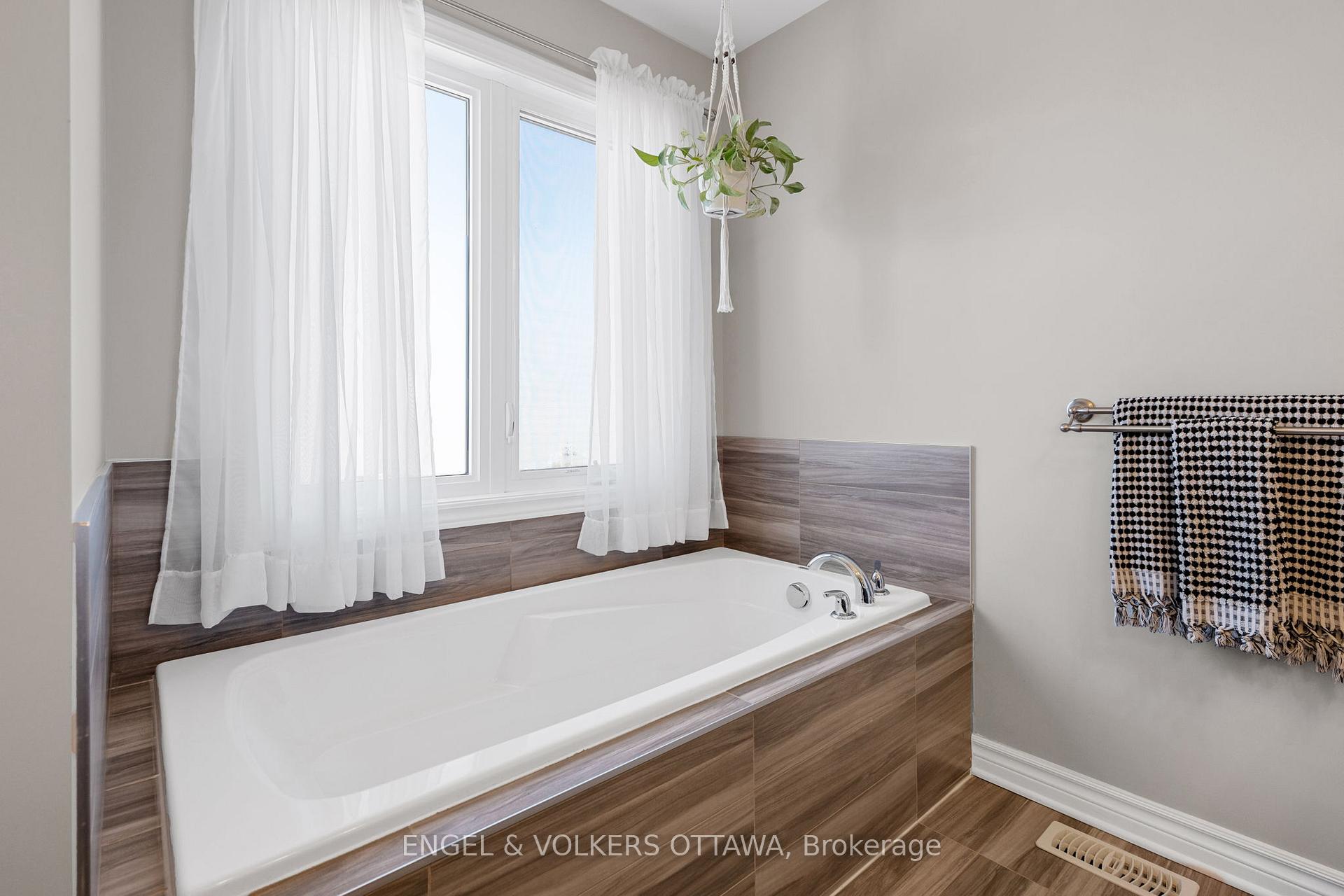 Photo 24 of 6333 Renaud Road, Ottawa, Mer Bleue/Bradley Estates/Anderson Park — HOMEH