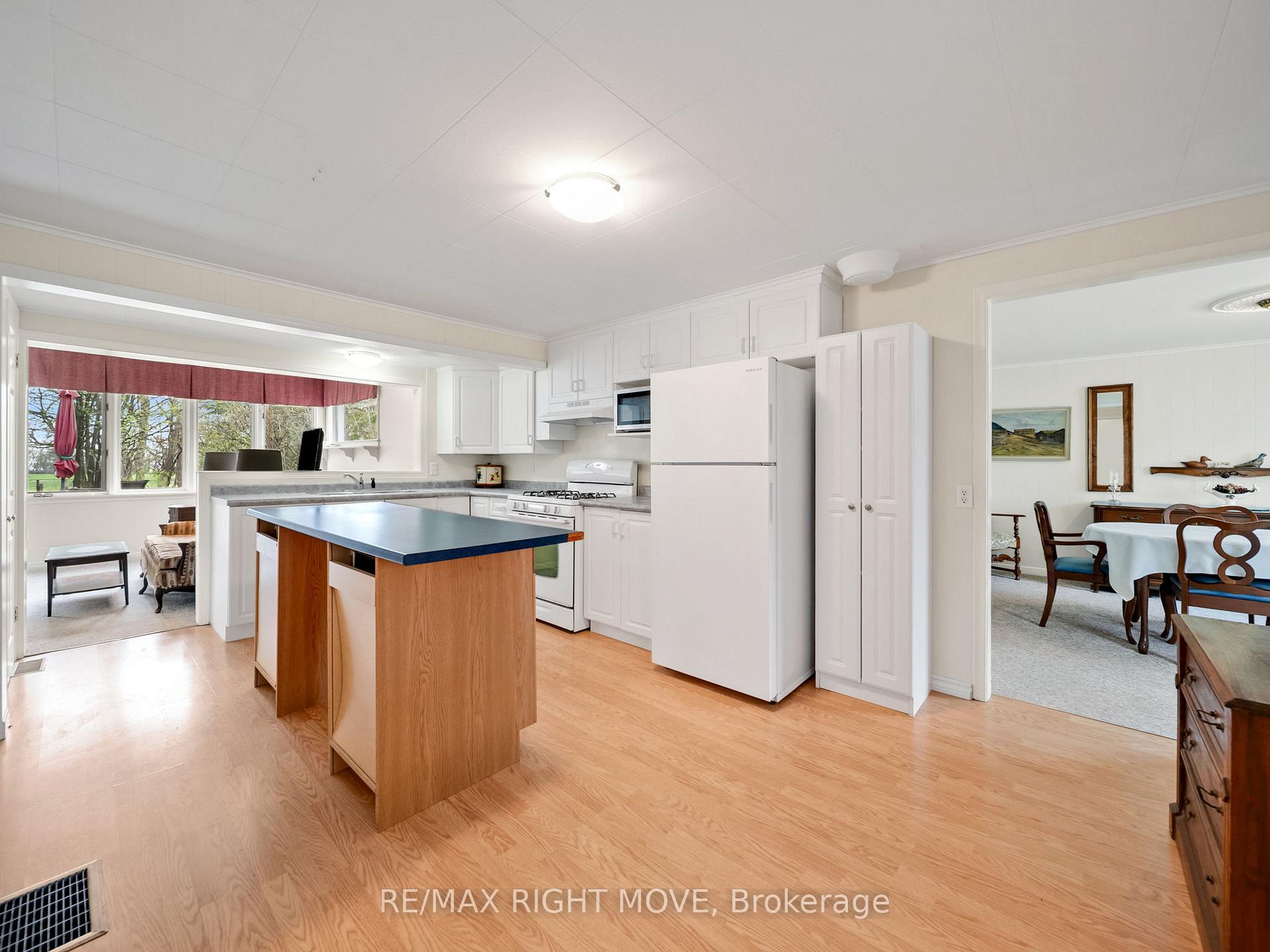 Photo 3 of 380 Peter Street N, Orillia — HOMEH