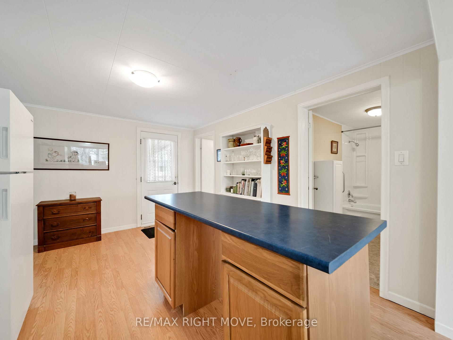 Photo 6 of 380 Peter Street N, Orillia — HOMEH