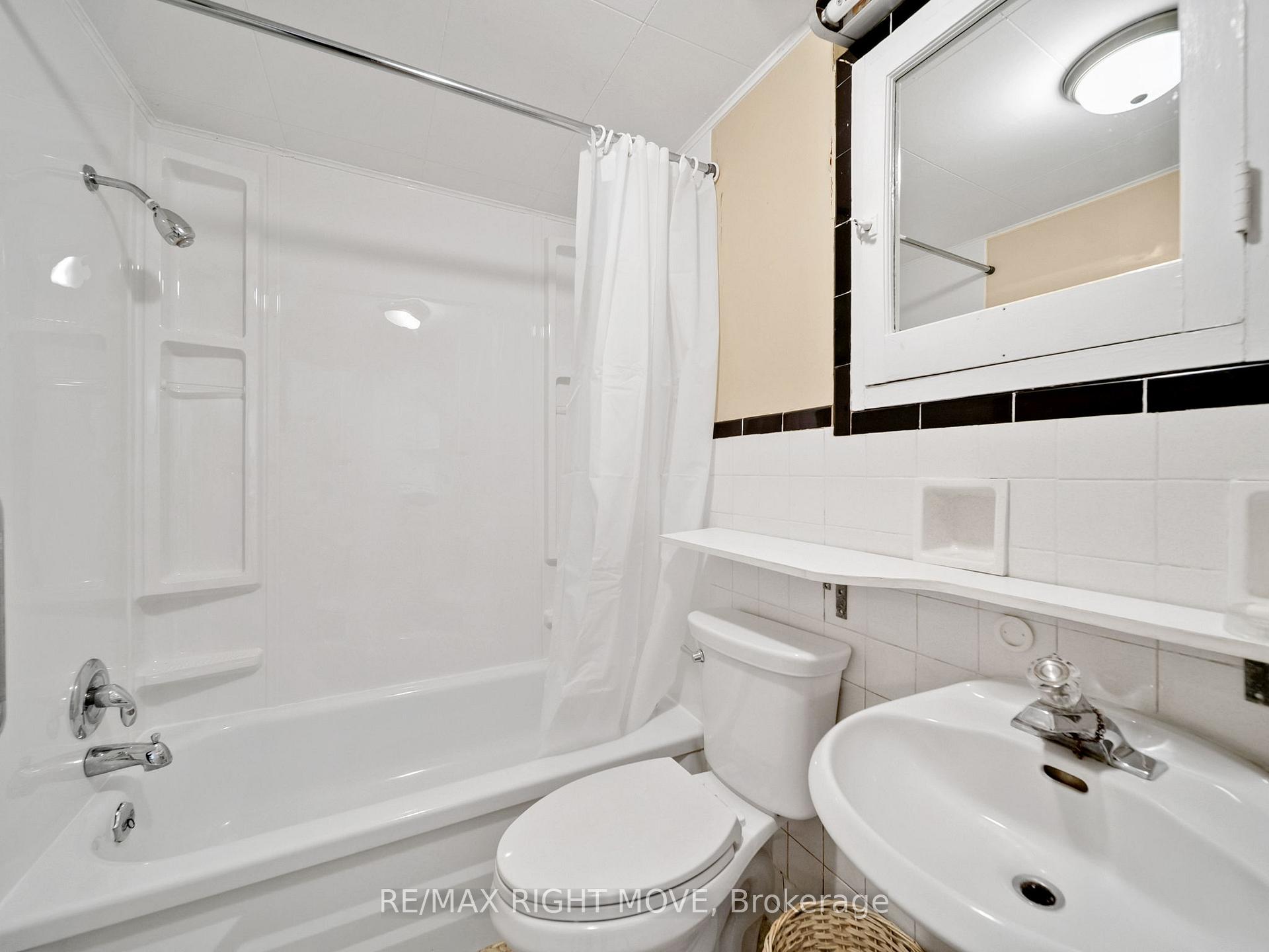 Photo 9 of 380 Peter Street N, Orillia — HOMEH