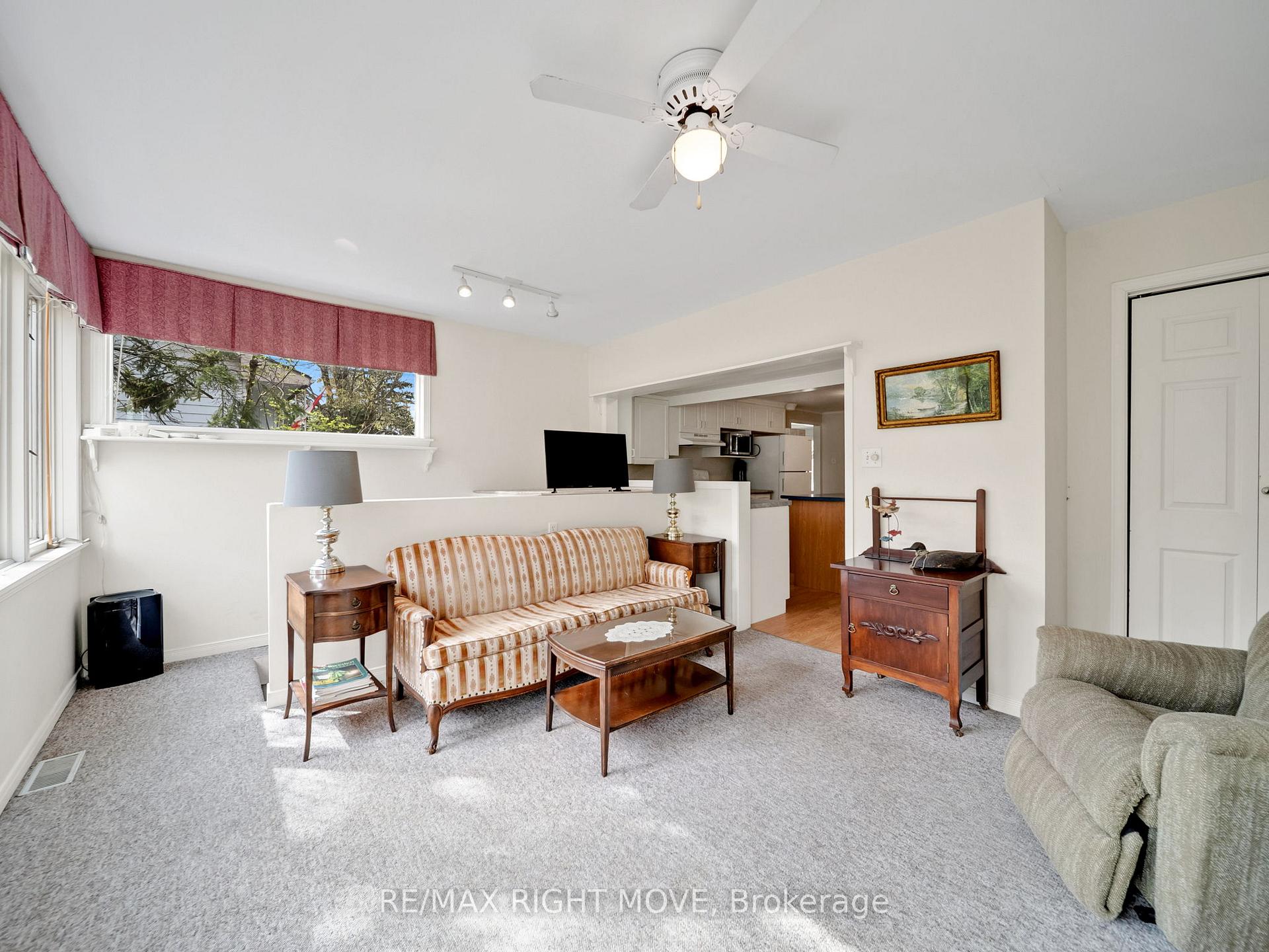 Photo 11 of 380 Peter Street N, Orillia — HOMEH