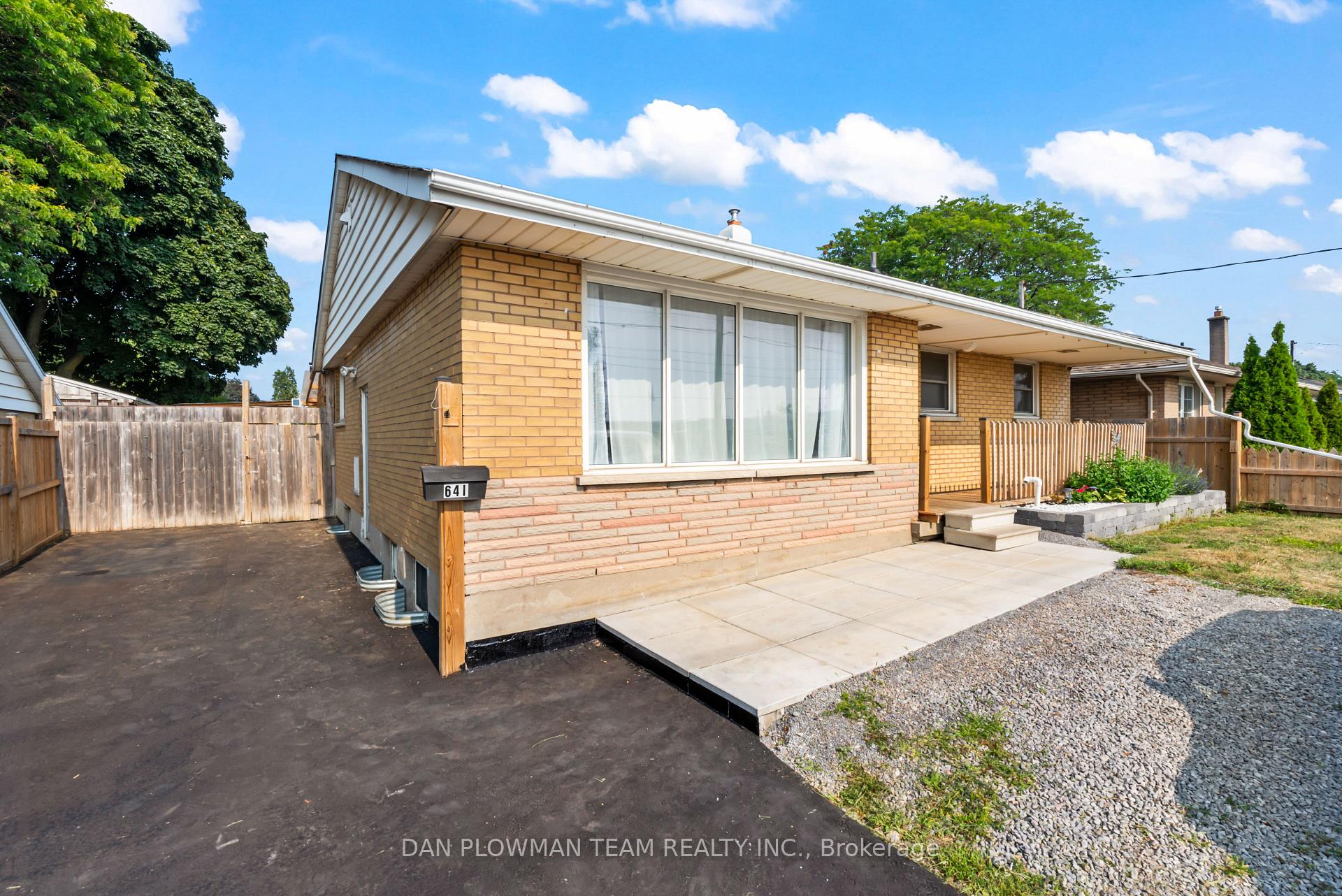 Photo 2 of 641 Stevenson Road N, Oshawa, McLaughlin — HOMEH