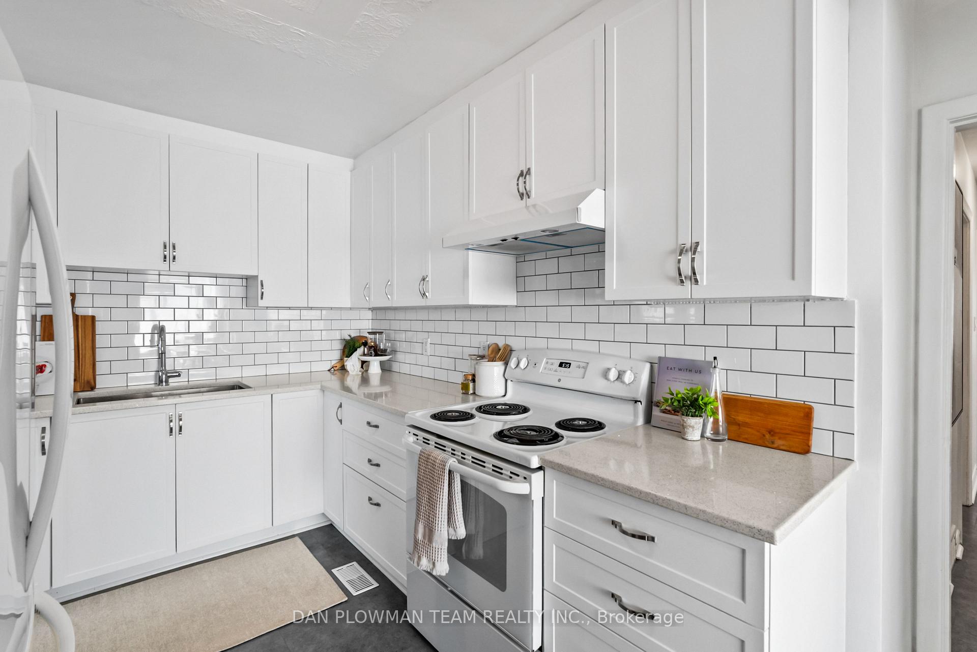 Photo 8 of 641 Stevenson Road N, Oshawa, McLaughlin — HOMEH