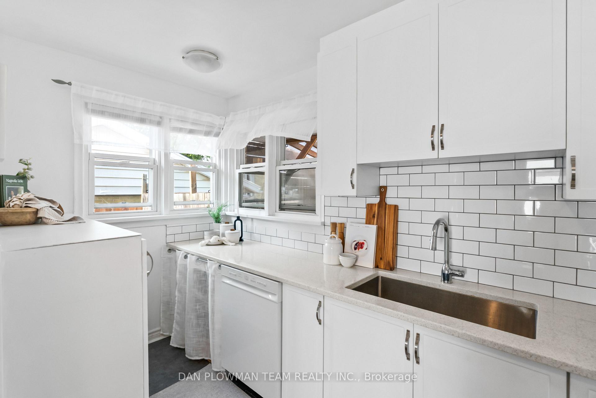 Photo 9 of 641 Stevenson Road N, Oshawa, McLaughlin — HOMEH