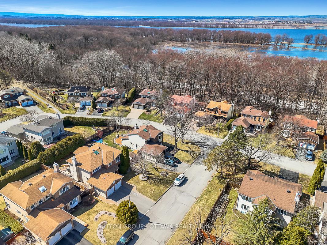 Photo 3 of 1016 Deauville Crescent, Ottawa, Orleans Wood — HOMEH