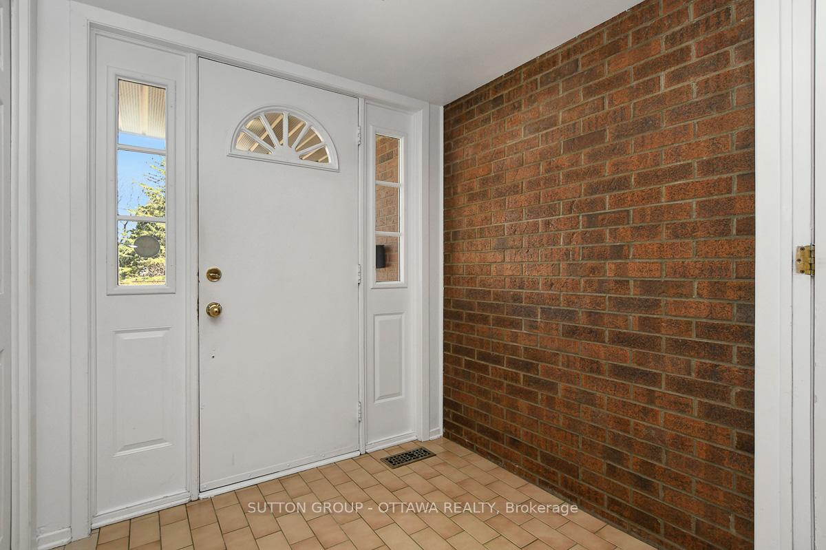 Photo 4 of 1016 Deauville Crescent, Ottawa, Orleans Wood — HOMEH