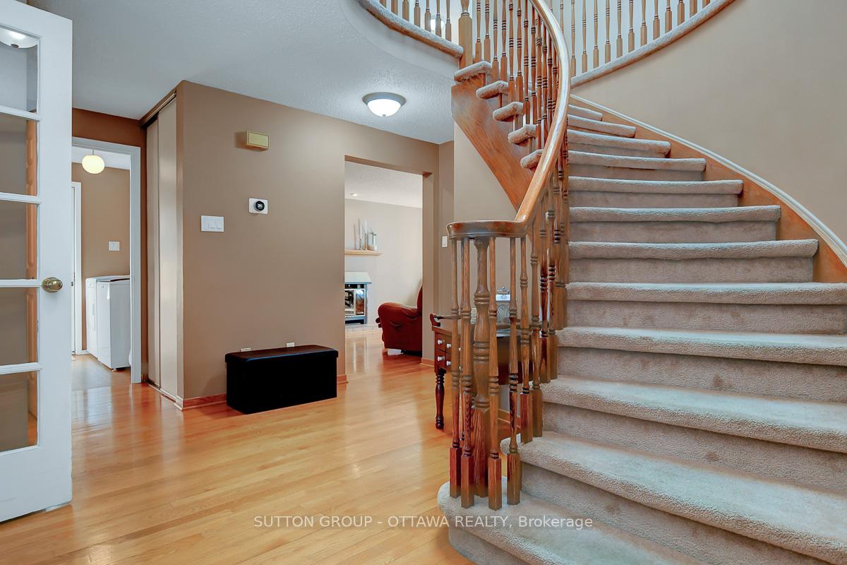 Photo 5 of 1016 Deauville Crescent, Ottawa, Orleans Wood — HOMEH
