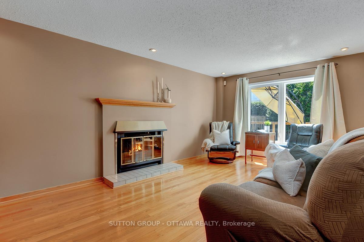 Photo 11 of 1016 Deauville Crescent, Ottawa, Orleans Wood — HOMEH