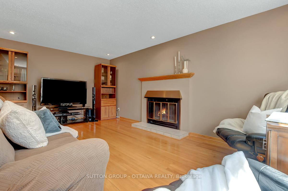 Photo 13 of 1016 Deauville Crescent, Ottawa, Orleans Wood — HOMEH