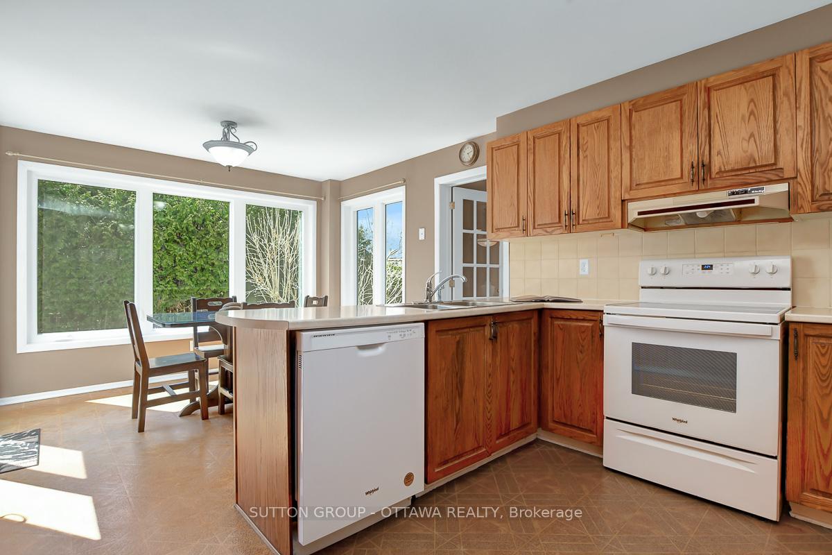 Photo 14 of 1016 Deauville Crescent, Ottawa, Orleans Wood — HOMEH