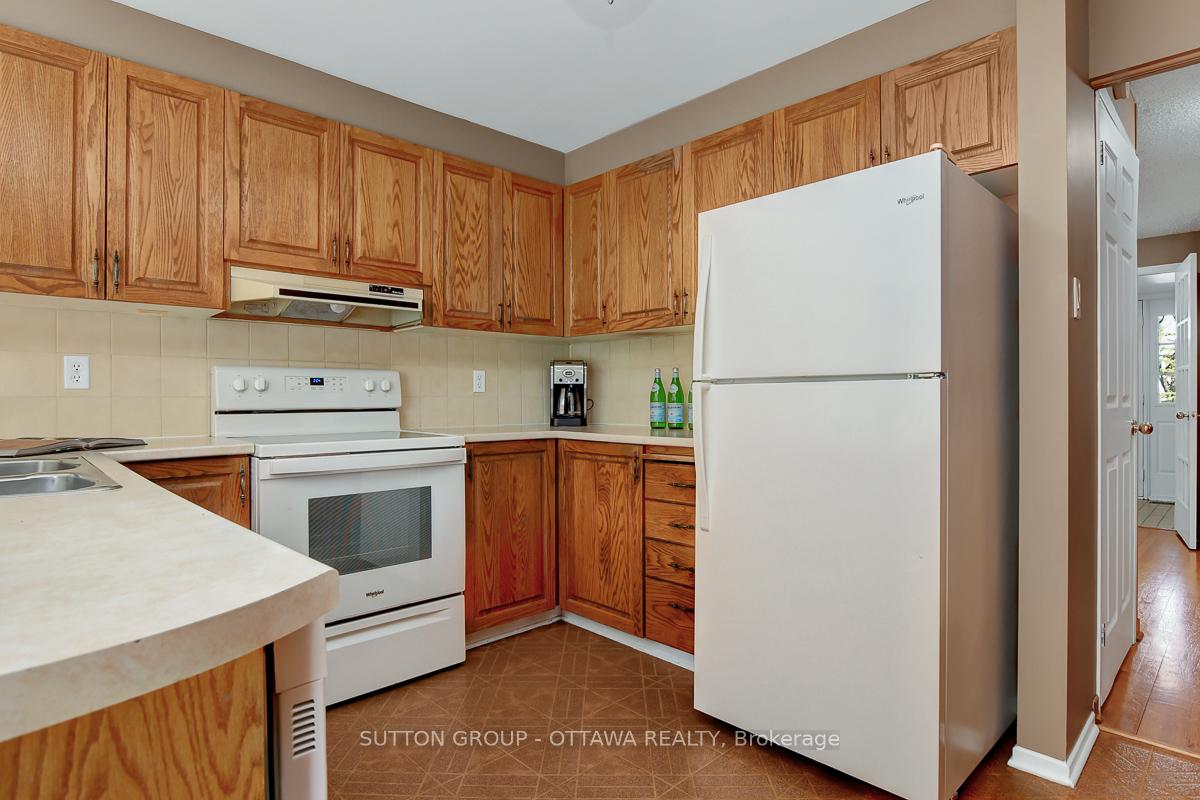 Photo 15 of 1016 Deauville Crescent, Ottawa, Orleans Wood — HOMEH