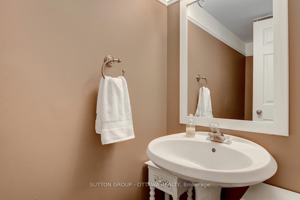 Photo 21 of 1016 Deauville Crescent, Ottawa, Orleans Wood — HOMEH