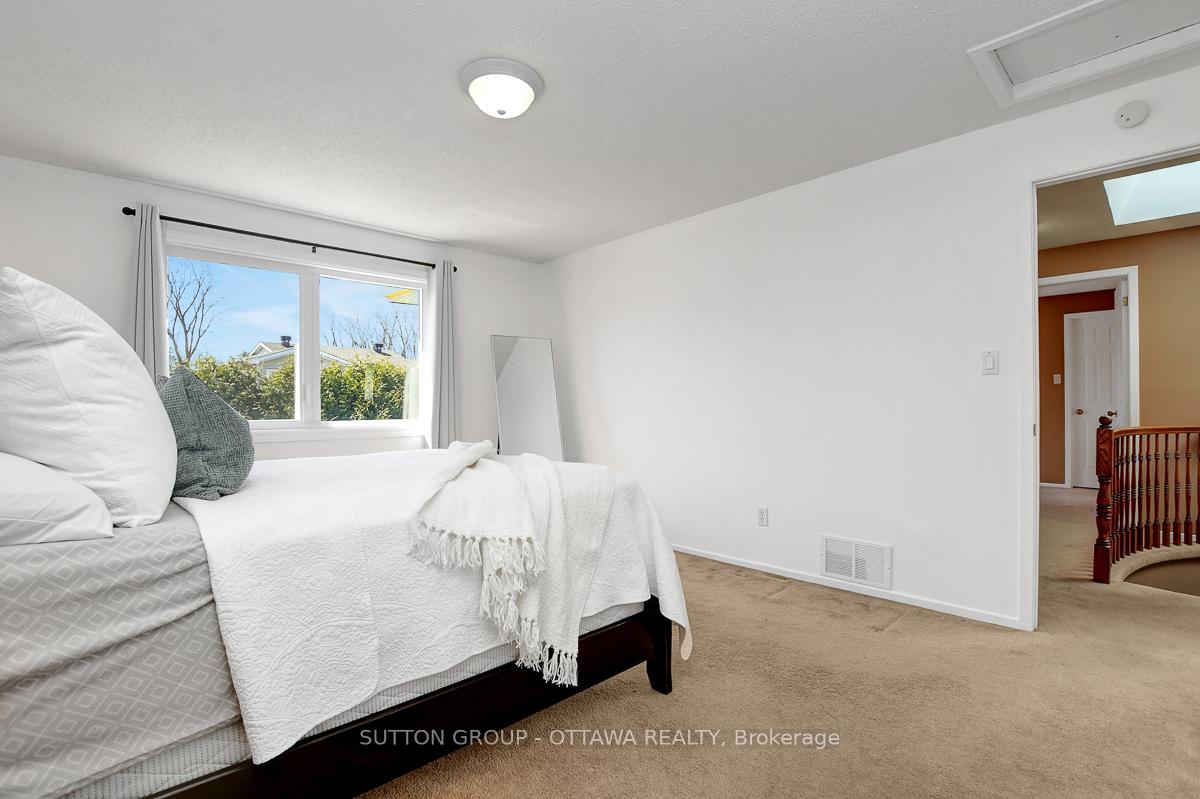 Photo 32 of 1016 Deauville Crescent, Ottawa, Orleans Wood — HOMEH