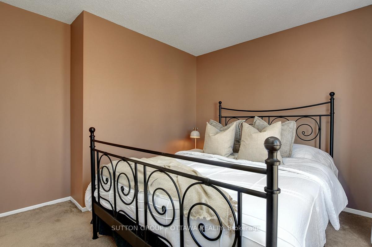 Photo 36 of 1016 Deauville Crescent, Ottawa, Orleans Wood — HOMEH