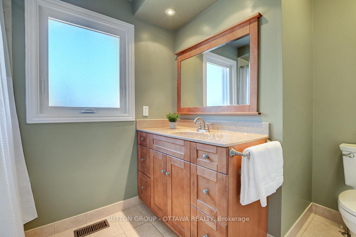 Photo 37 of 1016 Deauville Crescent, Ottawa, Orleans Wood — HOMEH
