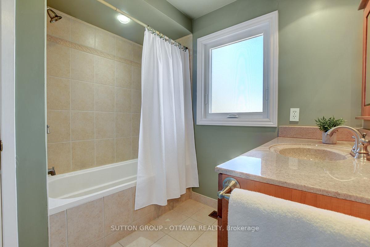 Photo 38 of 1016 Deauville Crescent, Ottawa, Orleans Wood — HOMEH