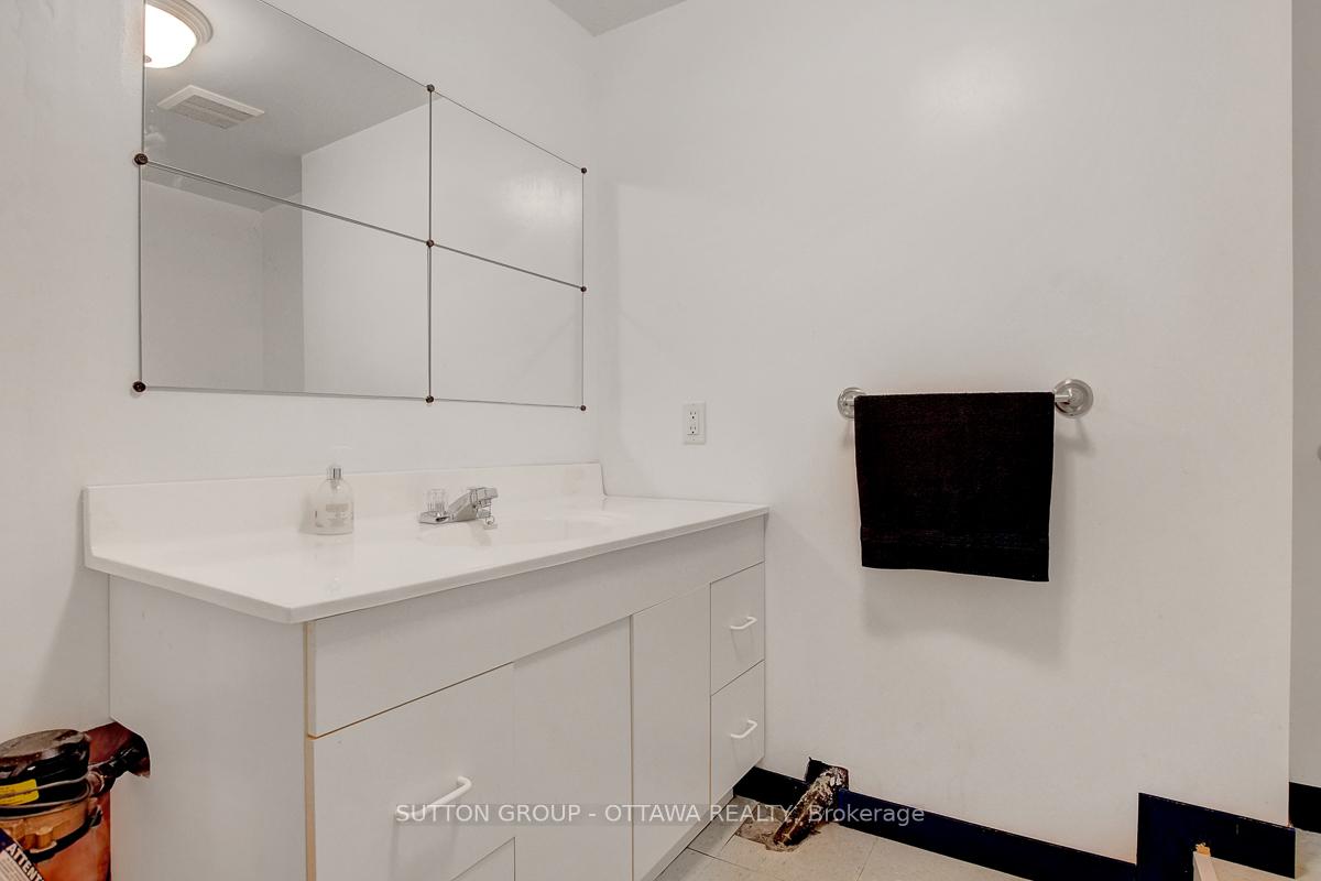 Photo 43 of 1016 Deauville Crescent, Ottawa, Orleans Wood — HOMEH