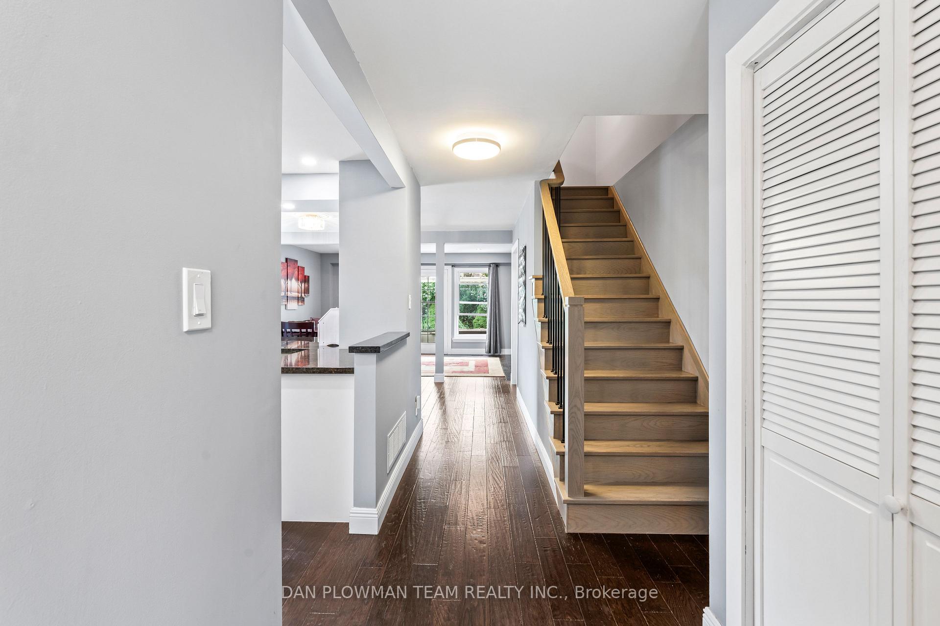 Photo 5 of 1264 Venus Crescent, Oshawa, Lakeview — HOMEH