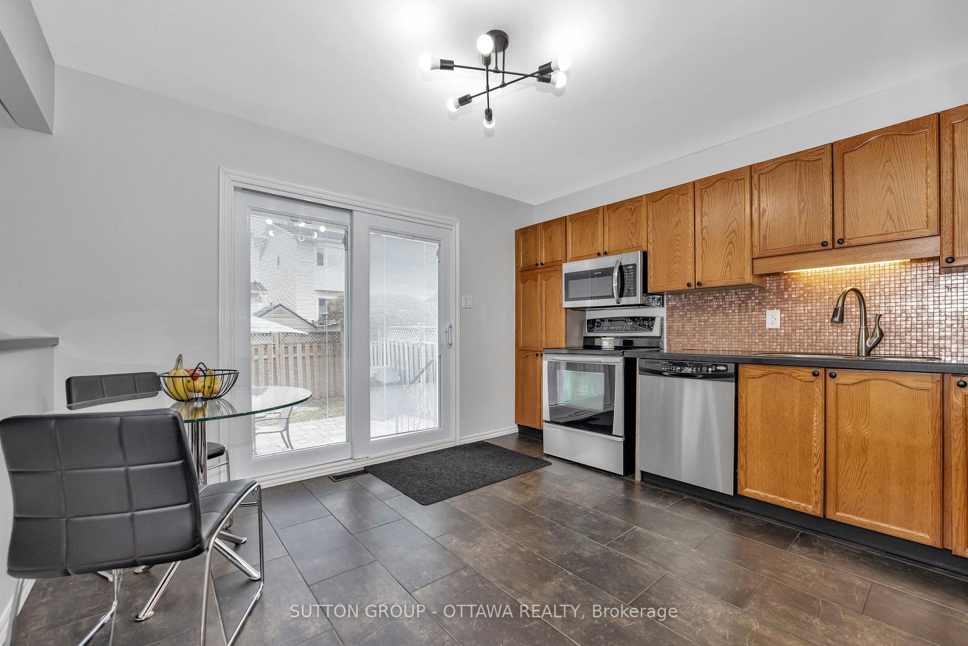 Photo 12 of 6586 Des Merles Lane, Ottawa, Orleans/Sunridge — HOMEH